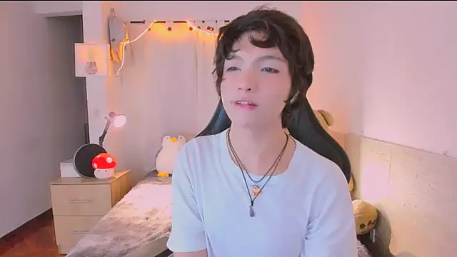 AllanYong18 online show from April 12, 9:01 am