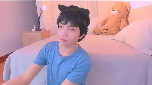 AllanYong18 online show from October 20, 10:05 am