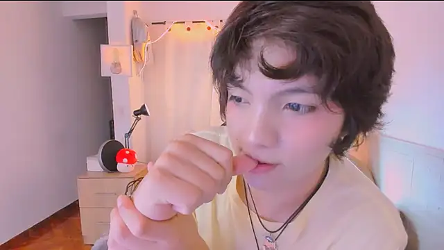 AllanYong18 online show from April 14, 9:14 am