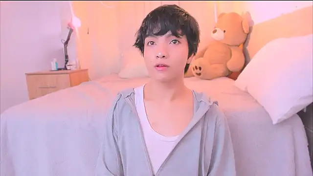 AllanYong18 online show from October 28, 12:48 pm