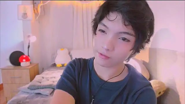 AllanYong18 online show from March 29, 2:41 pm