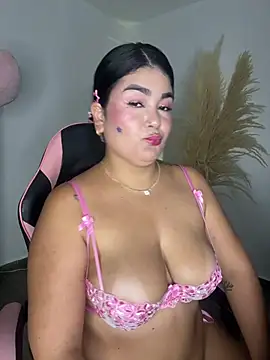 Snapshot of karla_hotgirl chatting on June 27, 1:11 am karla hotgirl online show from June 27, 1:11 am