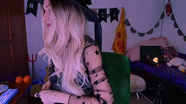 Snapshot of antonelawow chatting on October 14, 9:04 pm antonelawow online show from October 14, 9:04 pm