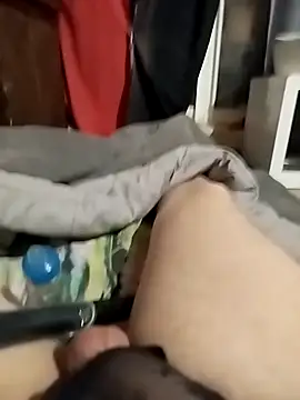 Snapshot of ludov17 chatting on February 20, 1:25 am ludov17 online show from February 20, 1:25 am