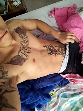 Snapshot of rey692 chatting on February 20, 2:52 pm rey692 online show from February 20, 2:52 pm