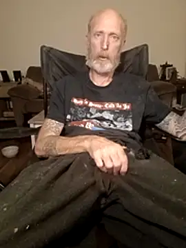 Snapshot of filthymind619 chatting on October 29, 1:59 am filthymind619 online show from October 29, 1:59 am