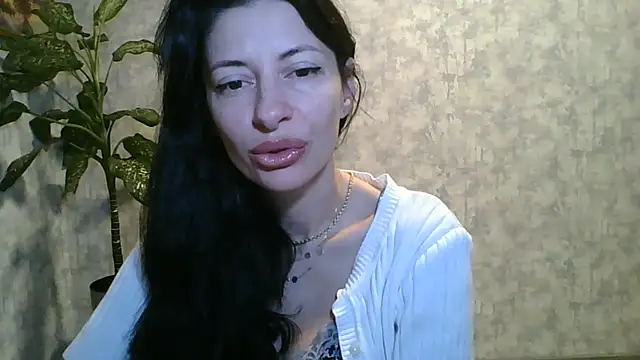 Snapshot of LissaBlossom chatting on June 4, 2:38 am LissaBlossom online show from June 4, 2:38 am