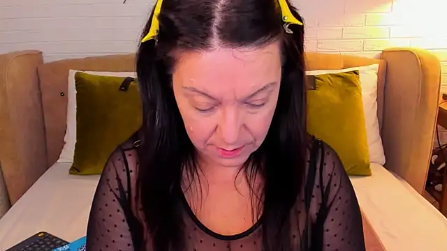 SarahGrays online show from October 11, 8:10 pm