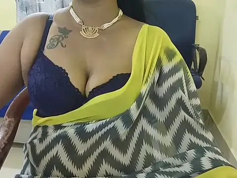 Snapshot of sriyazhini chatting on February 26, 5:51 am sriyazhini online show from February 26, 5:51 am