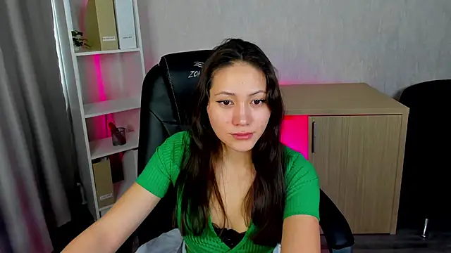 Snapshot of Bellalovesss chatting on March 17, 6:18 am Bellalovesss online show from March 17, 6:18 am