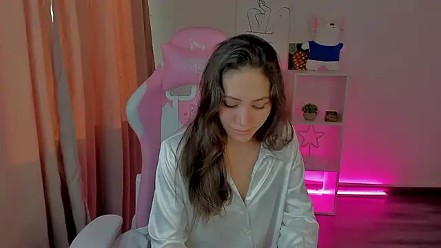 Snapshot of Bellalovesss chatting on February 19, 10:34 am Bellalovesss online show from February 19, 10:34 am