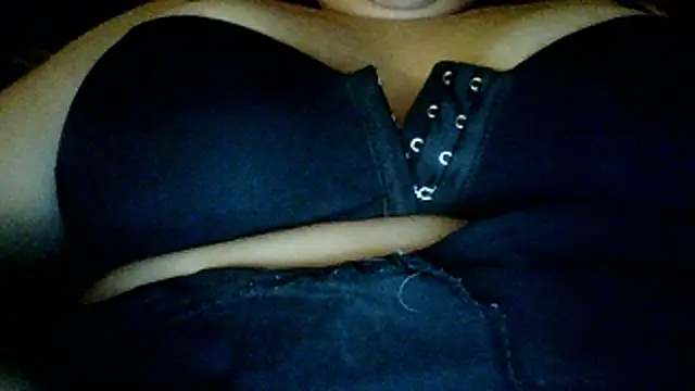 Snapshot of Nice_n_hairy580 chatting on November 6, 5:00 am Nice n hairy580 online show from November 6, 5:00 am