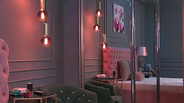 Snapshot of SallyMadison chatting on December 15, 5:52 pm SallyMadison online show from December 15, 5:52 pm