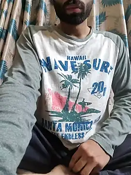 TOPMOON001 online show from February 2, 7:57 pm