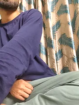 TOPMOON001 online show from February 26, 7:14 pm