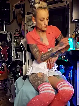 MissParadise40 online show from November 3, 11:19 pm