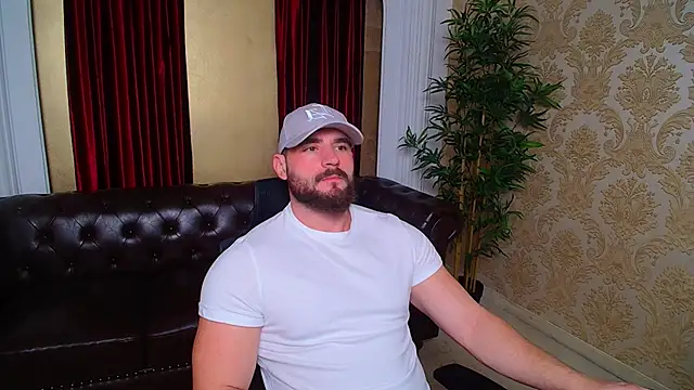 Snapshot of AdamJamesonn chatting on November 15, 5:55 am AdamJamesonn online show from November 15, 5:55 am