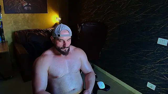 AdamJamesonn online show from May 16, 10:36 am