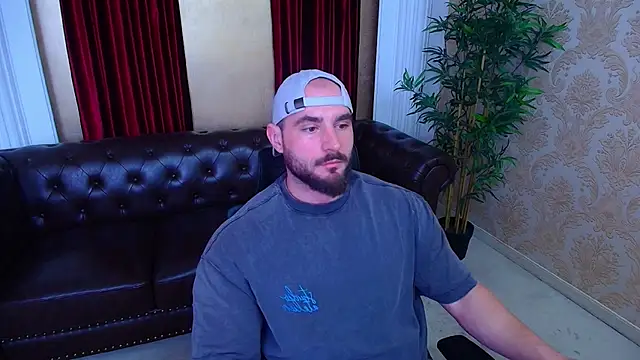 Snapshot of AdamJamesonn chatting on November 6, 6:17 am AdamJamesonn online show from November 6, 6:17 am