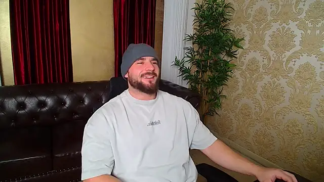 Snapshot of AdamJamesonn chatting on November 26, 6:13 am AdamJamesonn online show from November 26, 6:13 am