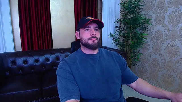 Snapshot of AdamJamesonn chatting on November 8, 5:33 am AdamJamesonn online show from November 8, 5:33 am