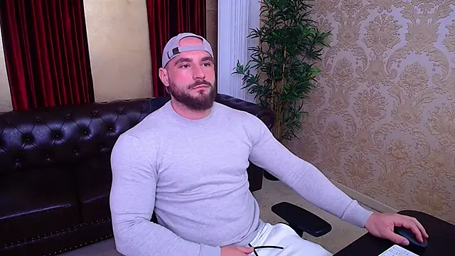 AdamJamesonn online show from April 24, 4:47 am