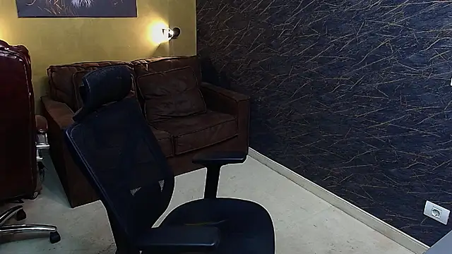 Snapshot of AdamJamesonn chatting on June 30, 5:18 am AdamJamesonn online show from June 30, 5:18 am
