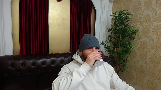 AdamJamesonn online show from December 17, 5:45 am