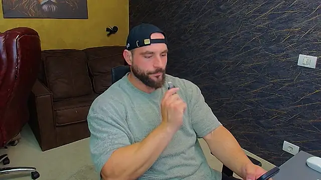 Snapshot of AdamJamesonn chatting on June 22, 4:53 am AdamJamesonn online show from June 22, 4:53 am