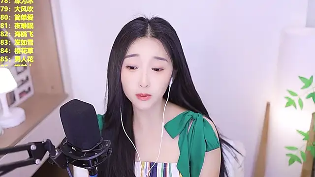 Snapshot of Muzi-sing chatting on July 13, 1:10 pm Muzi-sing online show from July 13, 1:10 pm