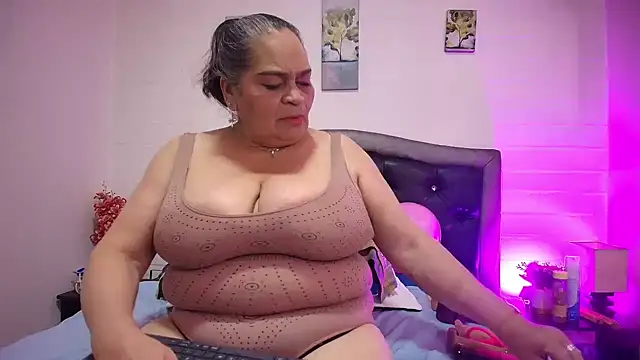 Snapshot of VickyBoobss chatting on June 17, 7:02 pm VickyBoobss online show from June 17, 7:02 pm