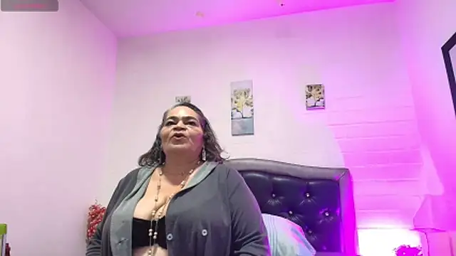 Snapshot of VickyBoobss chatting on June 4, 5:17 pm VickyBoobss online show from June 4, 5:17 pm