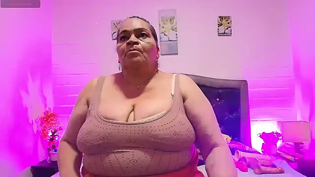 Snapshot of VickyBoobss chatting on July 6, 7:38 pm VickyBoobss online show from July 6, 7:38 pm