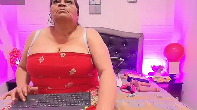 Snapshot of VickyBoobss chatting on July 1, 7:47 pm VickyBoobss online show from July 1, 7:47 pm