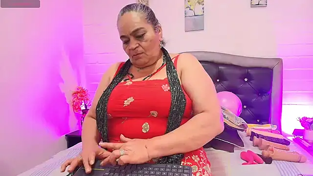 Snapshot of VickyBoobss chatting on June 30, 7:36 pm VickyBoobss online show from June 30, 7:36 pm