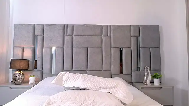 Karla Hudsson online show from November 13, 1:15 pm