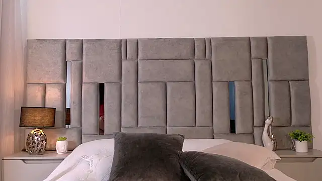 Karla Hudsson online show from January 7, 2:00 pm