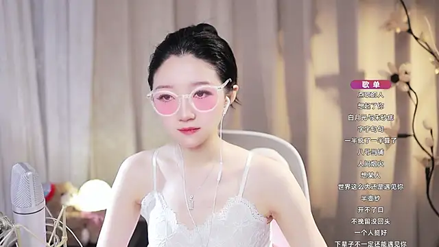 Snapshot of Zoe-99 chatting on June 19, 12:44 pm Zoe-99 online show from June 19, 12:44 pm