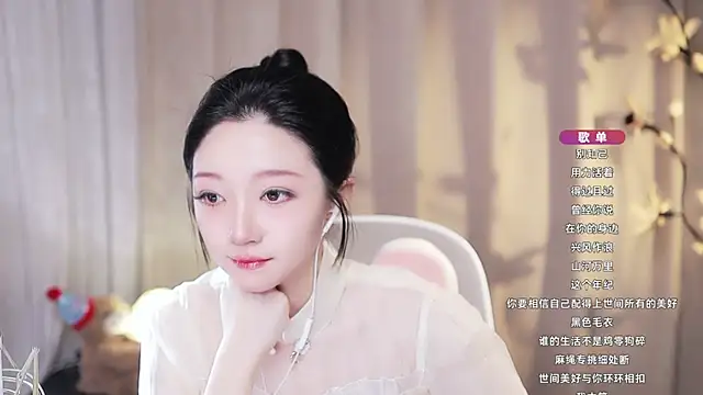 Snapshot of Zoe-99 chatting on July 14, 10:32 am Zoe-99 online show from July 14, 10:32 am