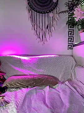 CheekyChels online show from September 27, 9:04 am