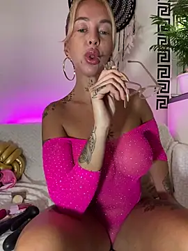 CheekyChels online show from September 21, 9:36 am
