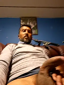 Snapshot of ElHades086 chatting on February 25, 2:47 am ElHades086 online show from February 25, 2:47 am