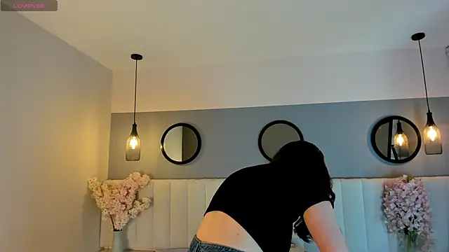 chelsea bolton  online show from March 5, 12:35 pm