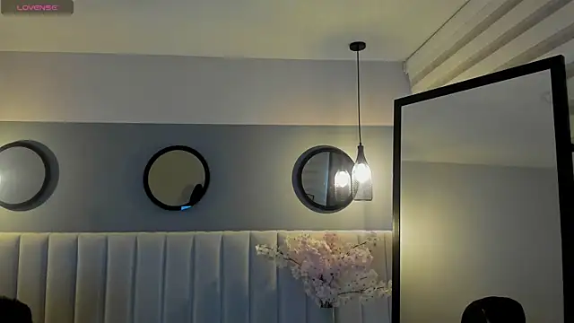 chelsea bolton  online show from March 31, 12:07 pm