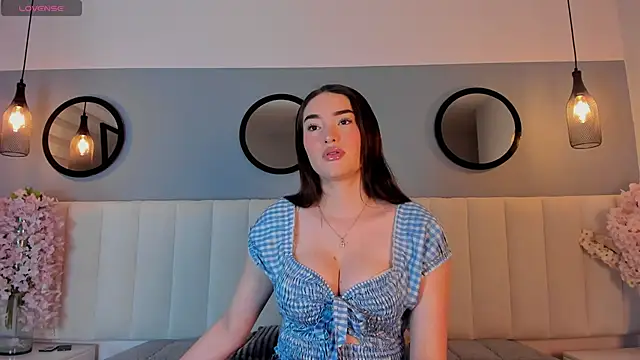 chelsea bolton  online show from February 3, 12:10 pm