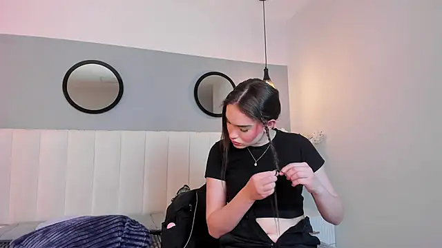 chelsea bolton  online show from February 16, 12:04 pm