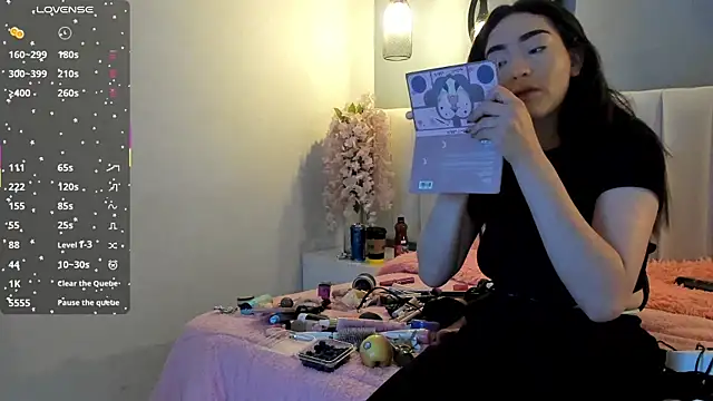 chelsea bolton  online show from April 7, 12:18 pm