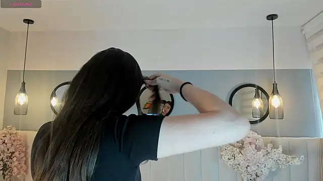 chelsea bolton  online show from April 9, 12:22 pm