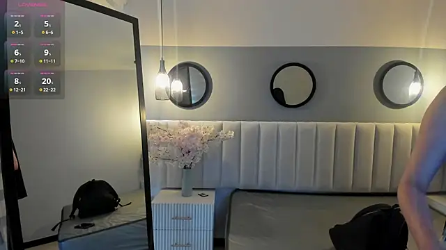 chelsea bolton  online show from April 1, 12:17 pm