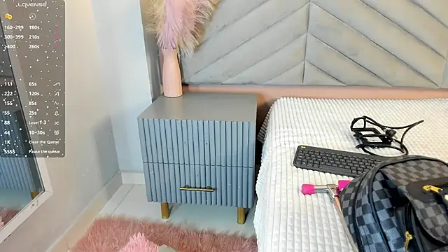 chelsea bolton  online show from December 19, 12:07 pm